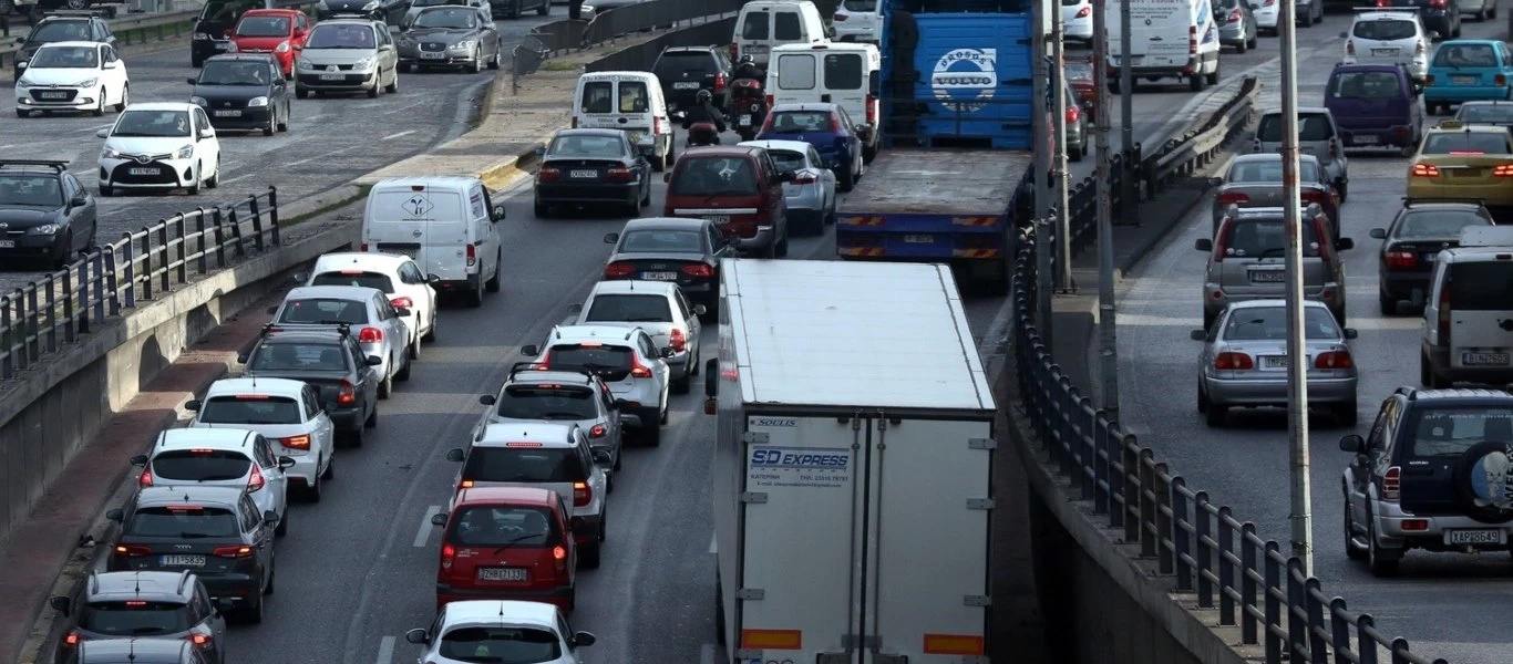 Κίνηση στους δρόμους της Αττικής - Μποτιλιάρισμα στην Αττική Οδό